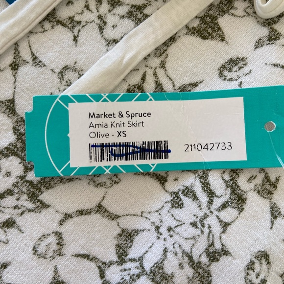 New XS market & spruce women’s skirt - Picture 2 of 6